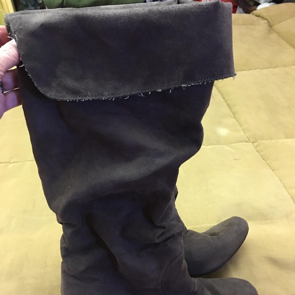 Boots - Picture 3 of 3